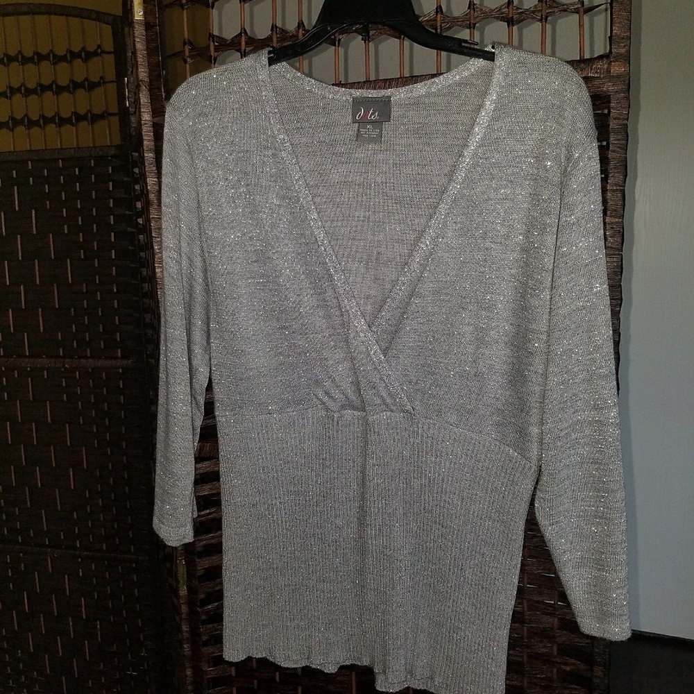 DOTS Sweater - Picture 2 of 5